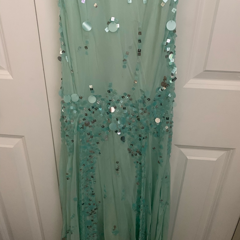 COPY - Beautiful boutique and one of a kind, teal sequined, slight mermaid bodi… - Picture 9 of 11